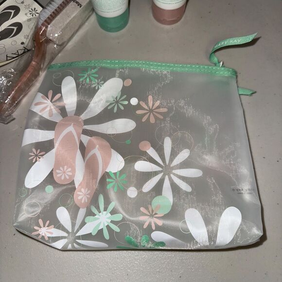 NWT Mary Kay Pedicure Foot Spa Set Relaxing Soak Soothing Balm Self Care Gift - Picture 5 of 9